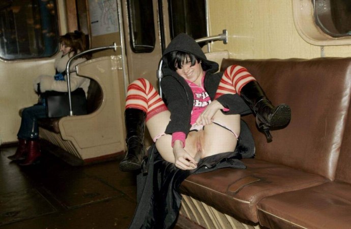 Девушки без трусиков в поезде