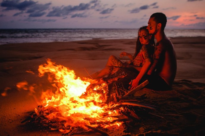 Индейцы у костра арт