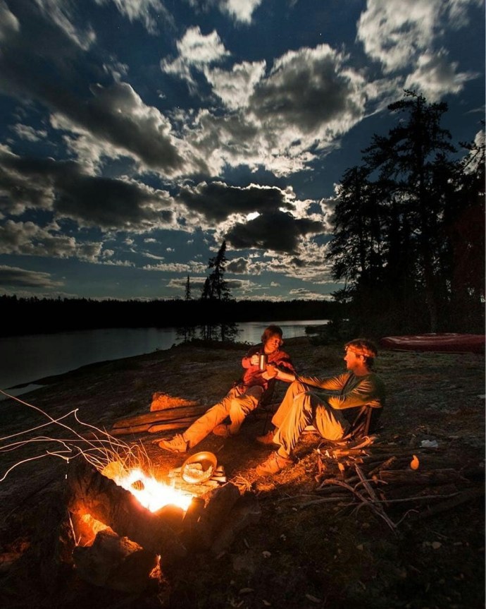 Изображение 8к заставка звезды и костер