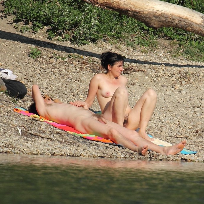 Голые пьяные девки на пляже