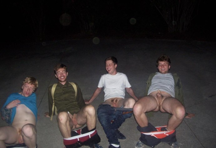 Пьяные голые девки и мужики