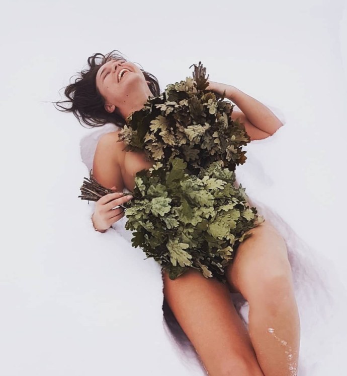 Maggie Gyllenhaal в Deuce постельная сцена