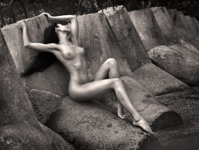 Молодые девушки в стиле ню