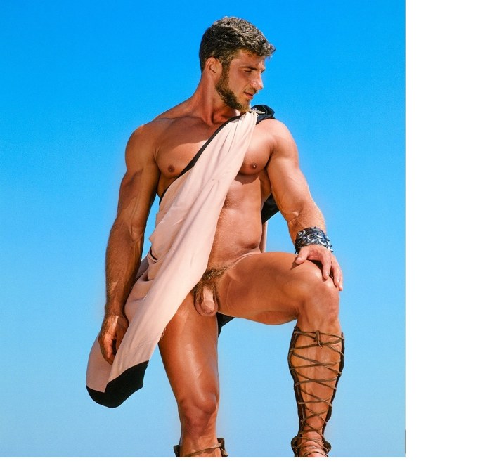 Голые женщины и мужики ссут