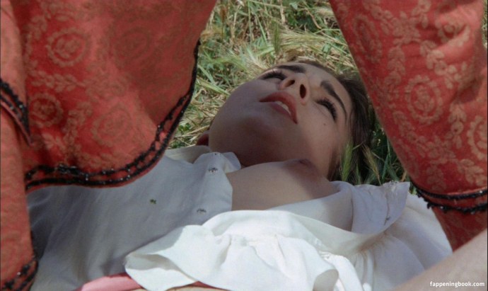 Фото голой Ромины Пауэр