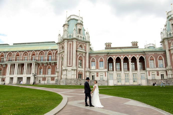 Ст. метро «Царицыно», ул. Дольская, д. 1