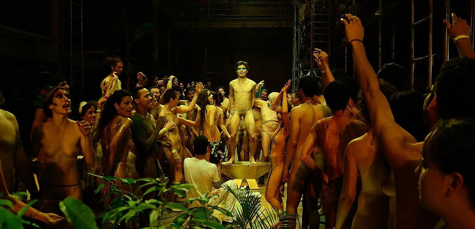 голые актеры играют в театре фото 79