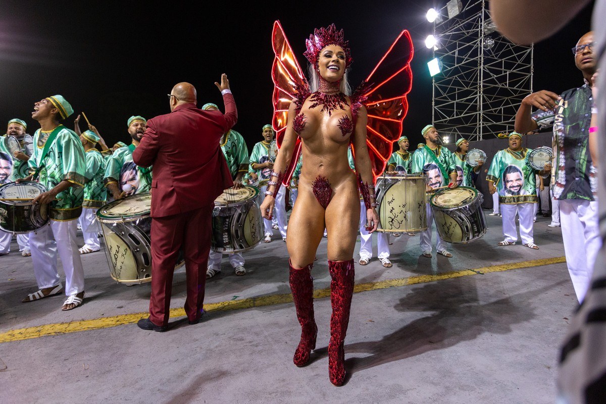 порно оргии на карнавале в рио фото 93