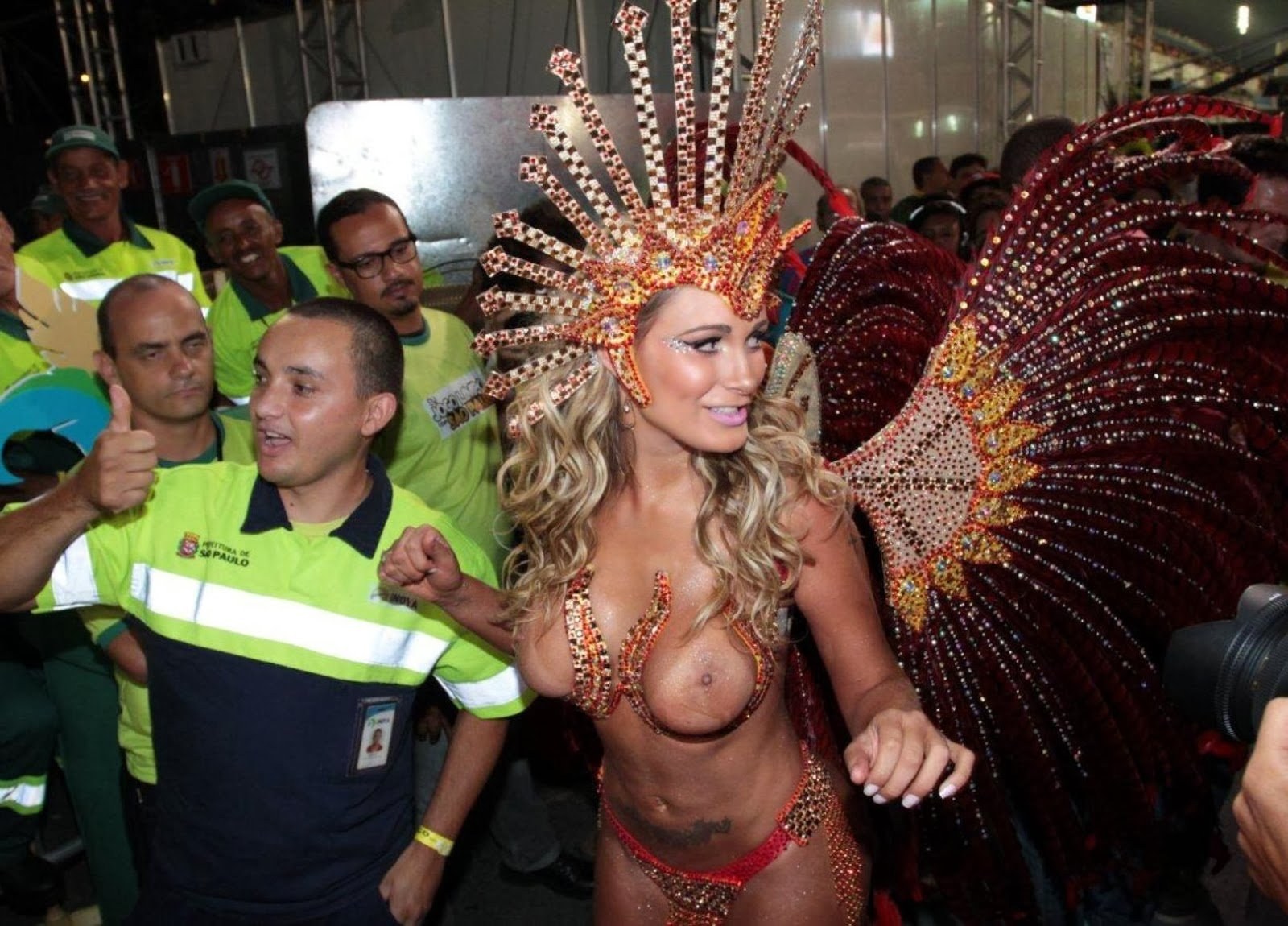 фото голая карнавал в бразилия фото 65
