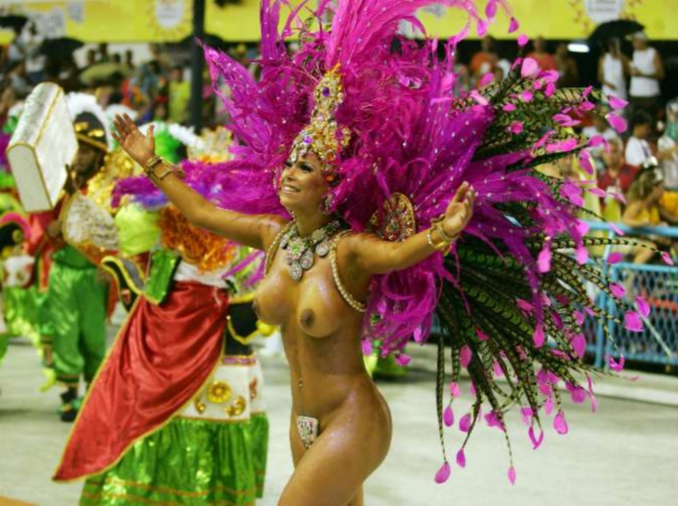 фото голая карнавал в бразилия фото 37