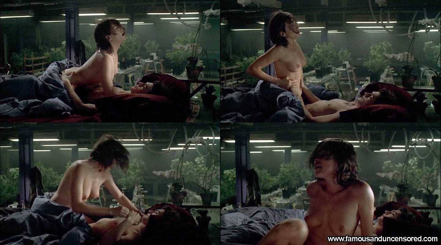 Carrie-anne moss nude