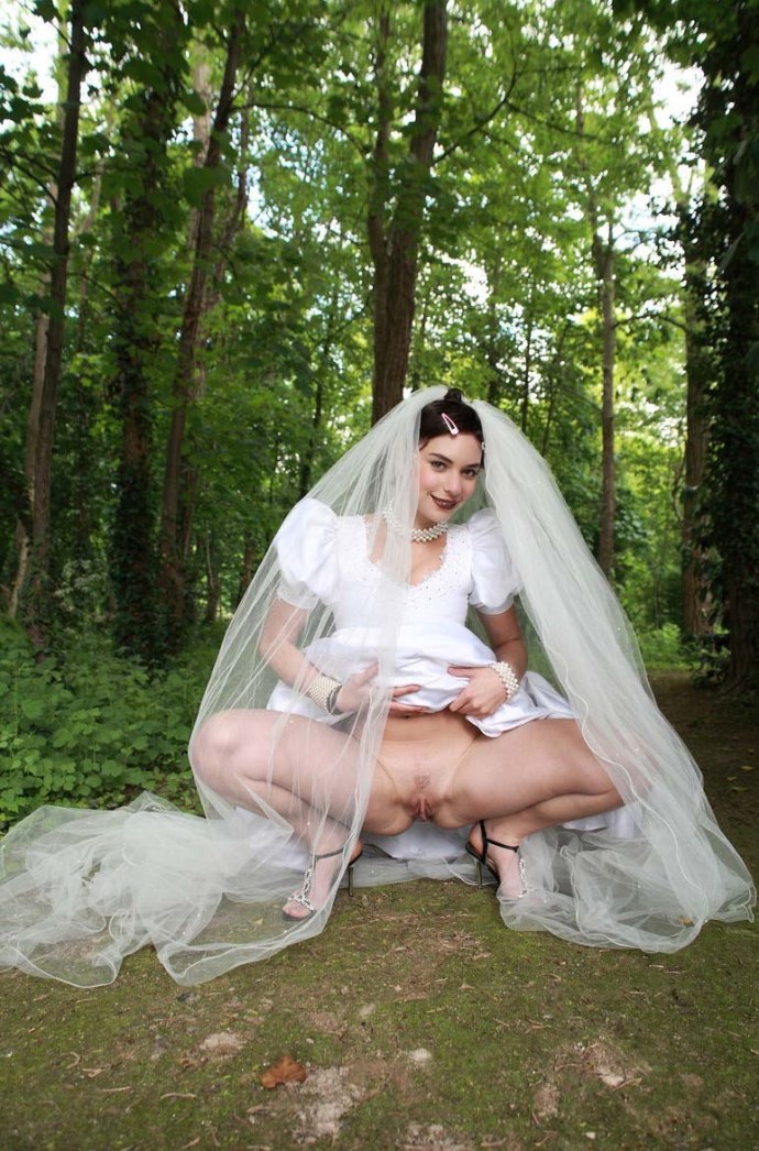 Голые без трусов в свадебных платьях