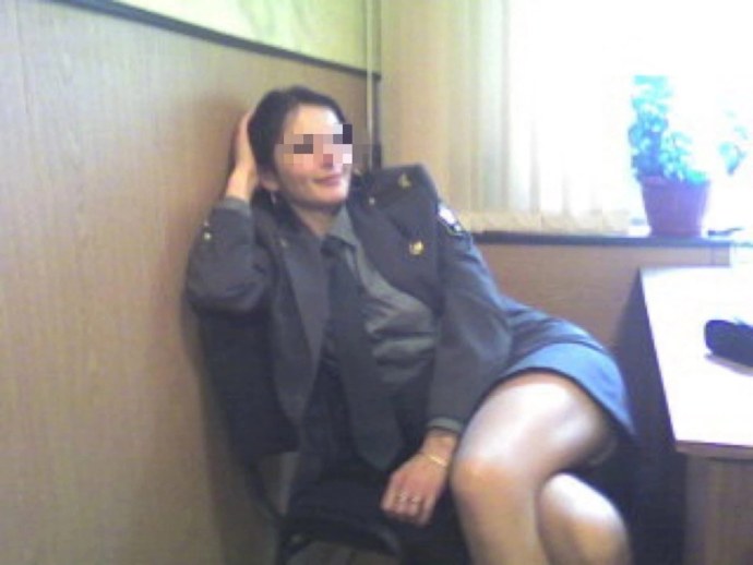 Пьяная женщина милиционер