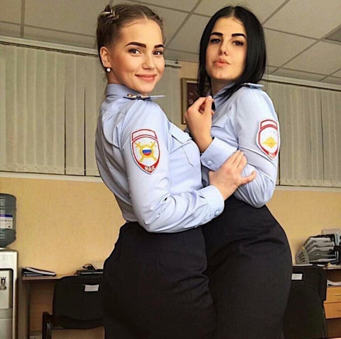 Смешные девушки полицейские