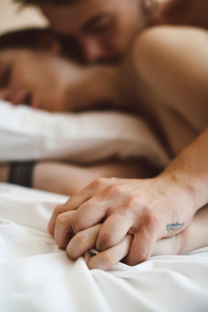 Мужчина и женщина в постели