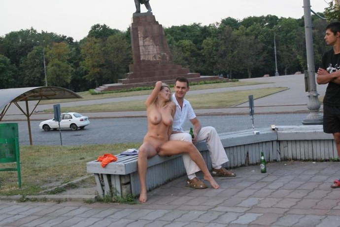 Отсос в общественном месте