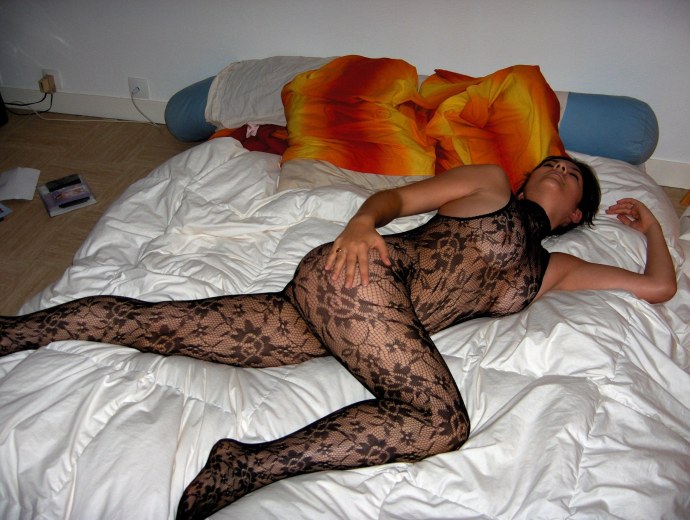 Жена в эротическом костюме