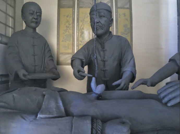 Голые индийские монахи