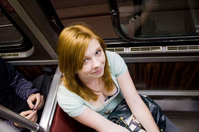 Трах с сестрой пока мама убирается