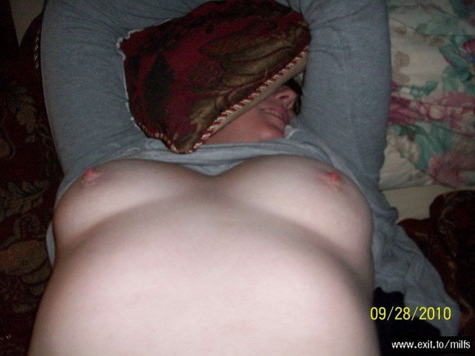 Красивая грудь в ванной домашнее