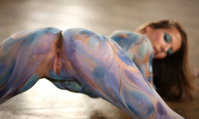 Рисование на голом женском теле