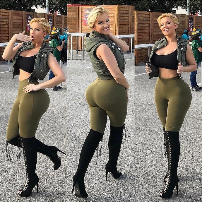 Becky Dee в коже