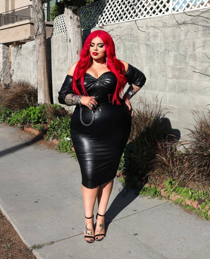 Келси Монро в леггинсах