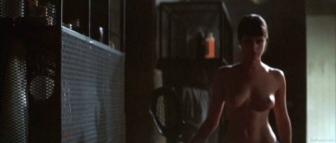 Голая Ребекка Ромейн в фильме «роллербол»