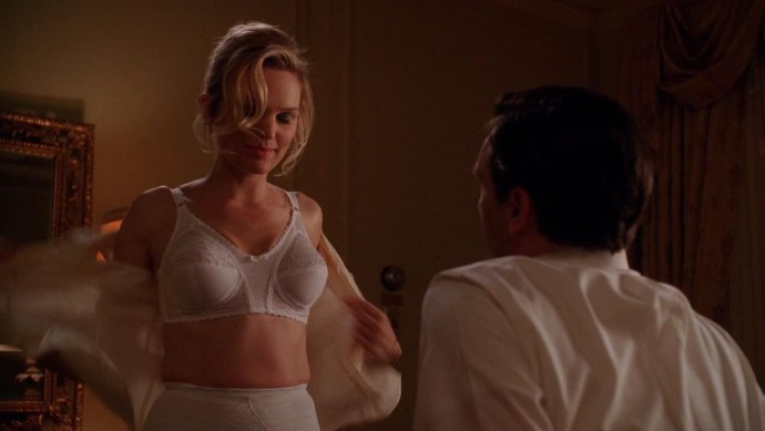 Санни Мабри в купальнике