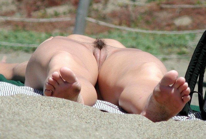 Голые взрослые женщины вид снизу