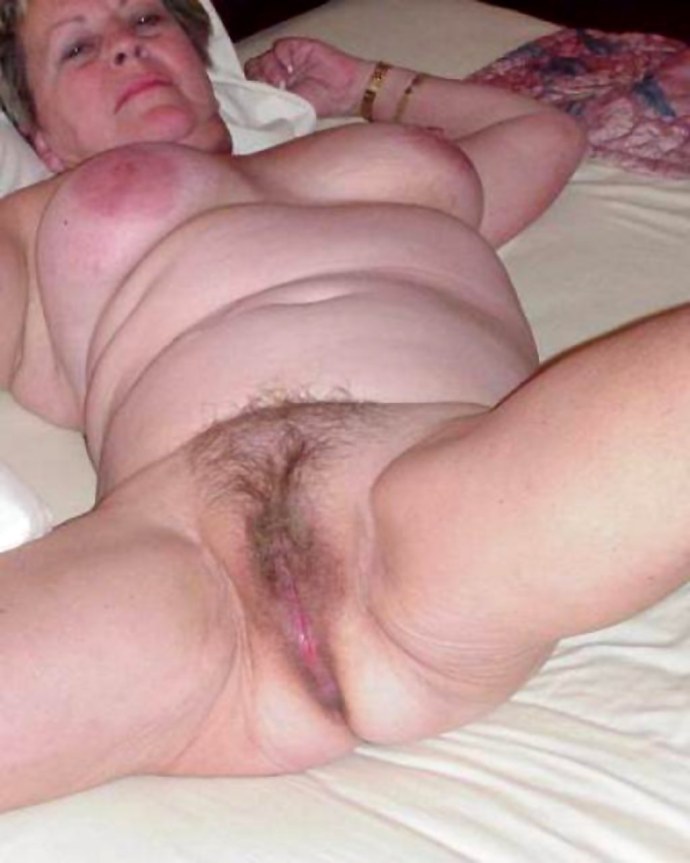 Голые тетки без трусов