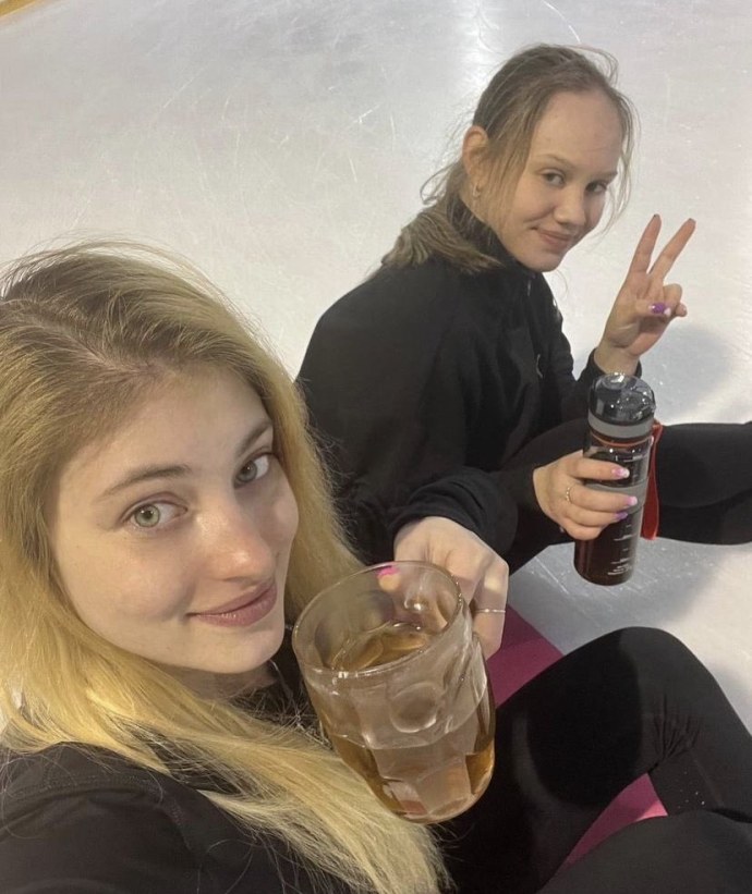 Алена Косторная с фанатами