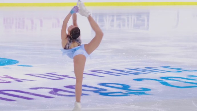 Александра Трусова в купальнике