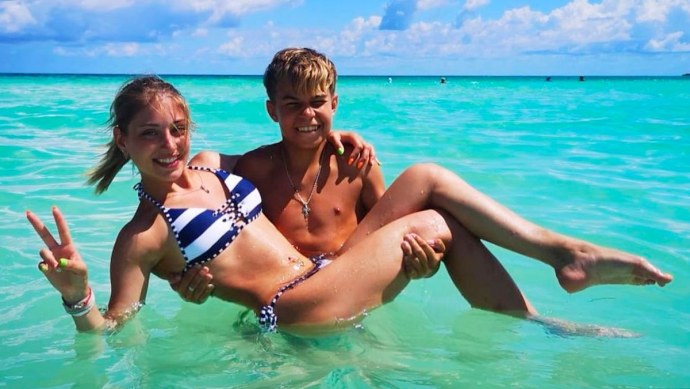 Алина Загитова вейкборд