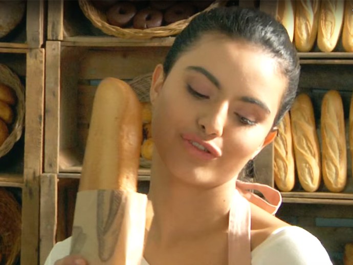 Выебал продавщицу в подсобке