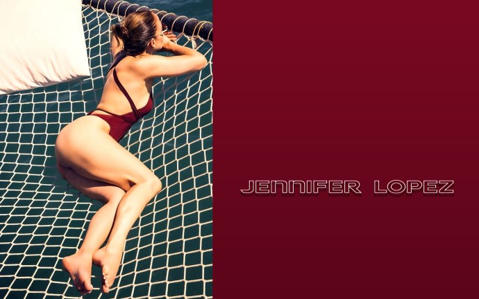 Кирстен Данст голая в ванной