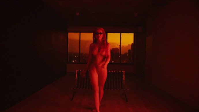 Голая попка Крисси Моран