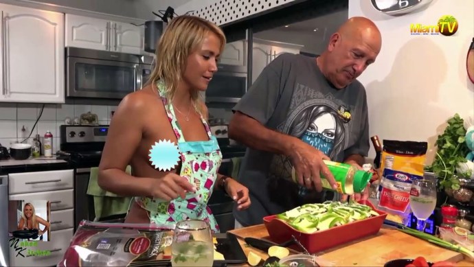 Майами ТВ Дженни йога голая