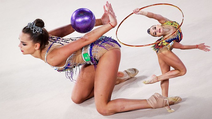 Дина Аверина попа