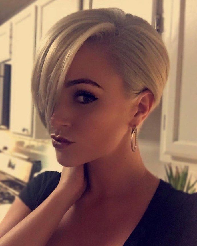 Боб-Пикси с асимметрией стрижка