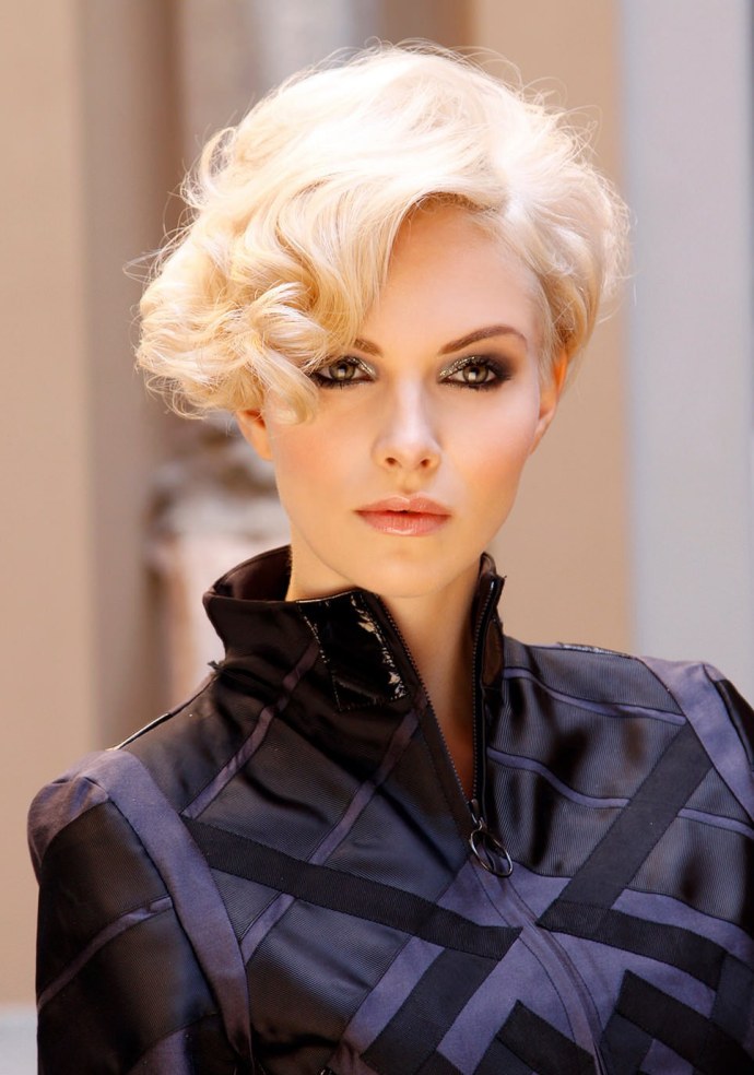 Прически на короткие волосы