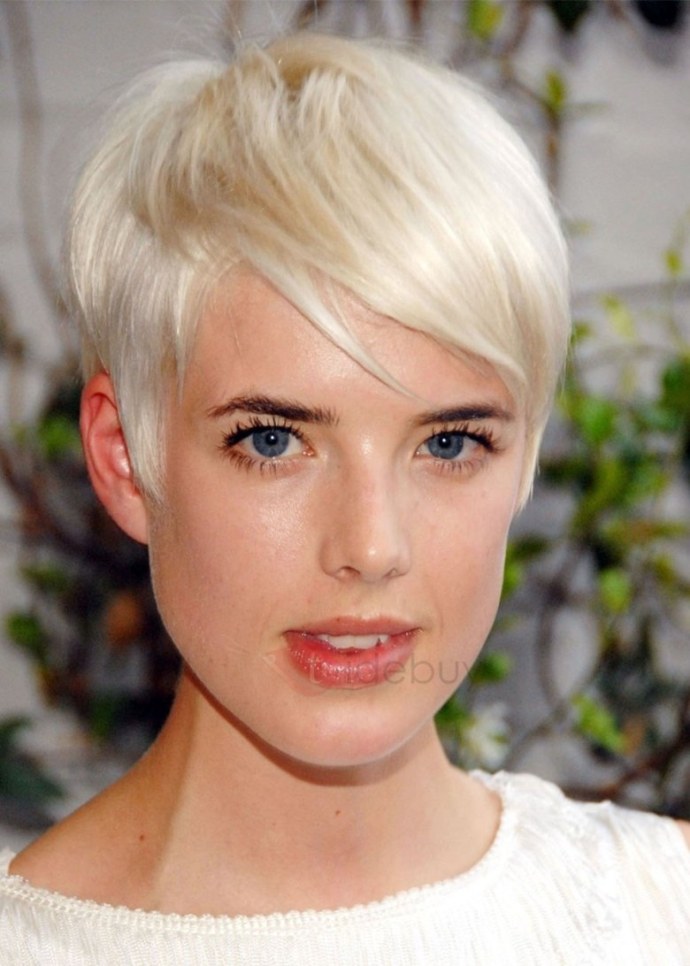 Агнесс Дейн стрижка короткая