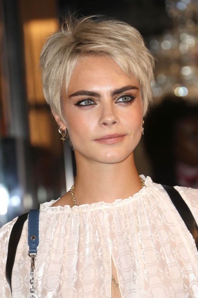 Cara Delevingne с короткой стрижкой