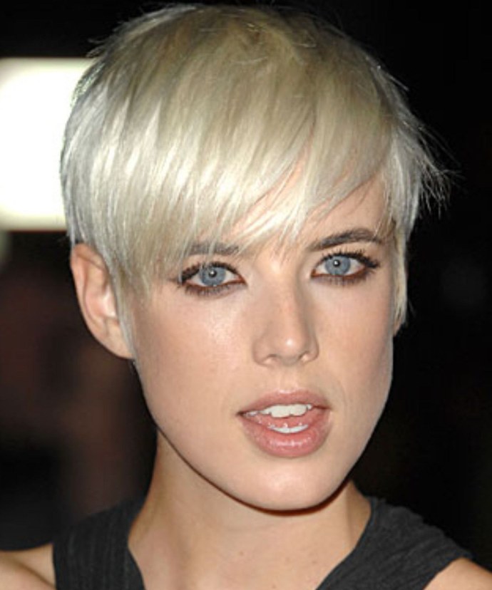 Агнесс Дейн стрижка