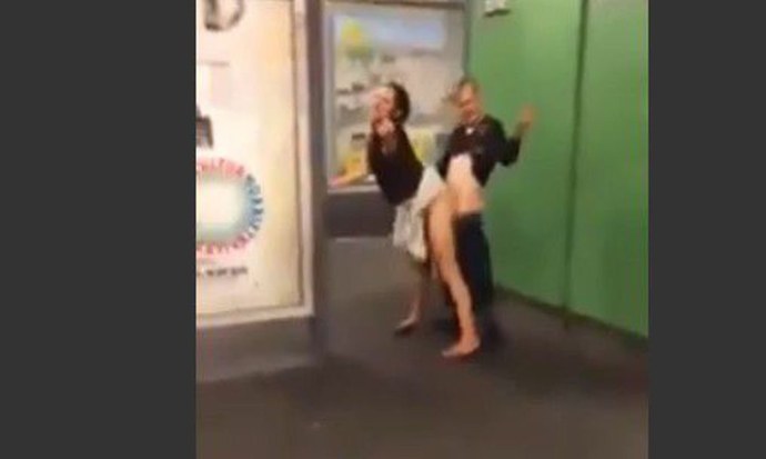 Голая сотрудница Сбербанка