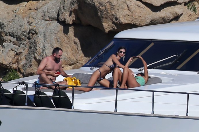 Эмили Ратажковски с мужем