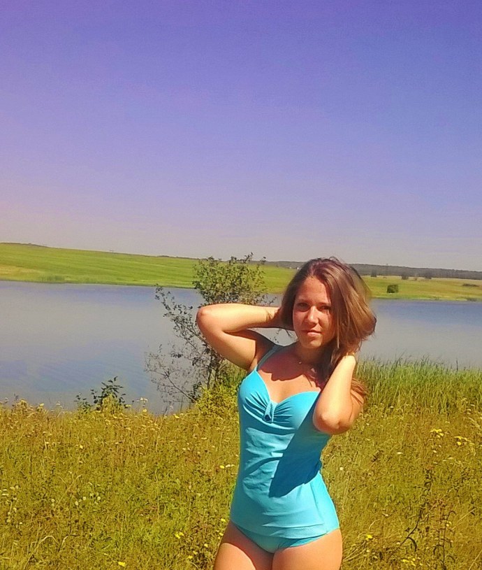 Брюнетка слив