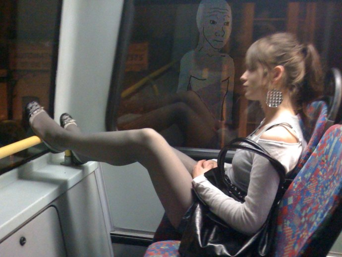 Засветила трусы в такси