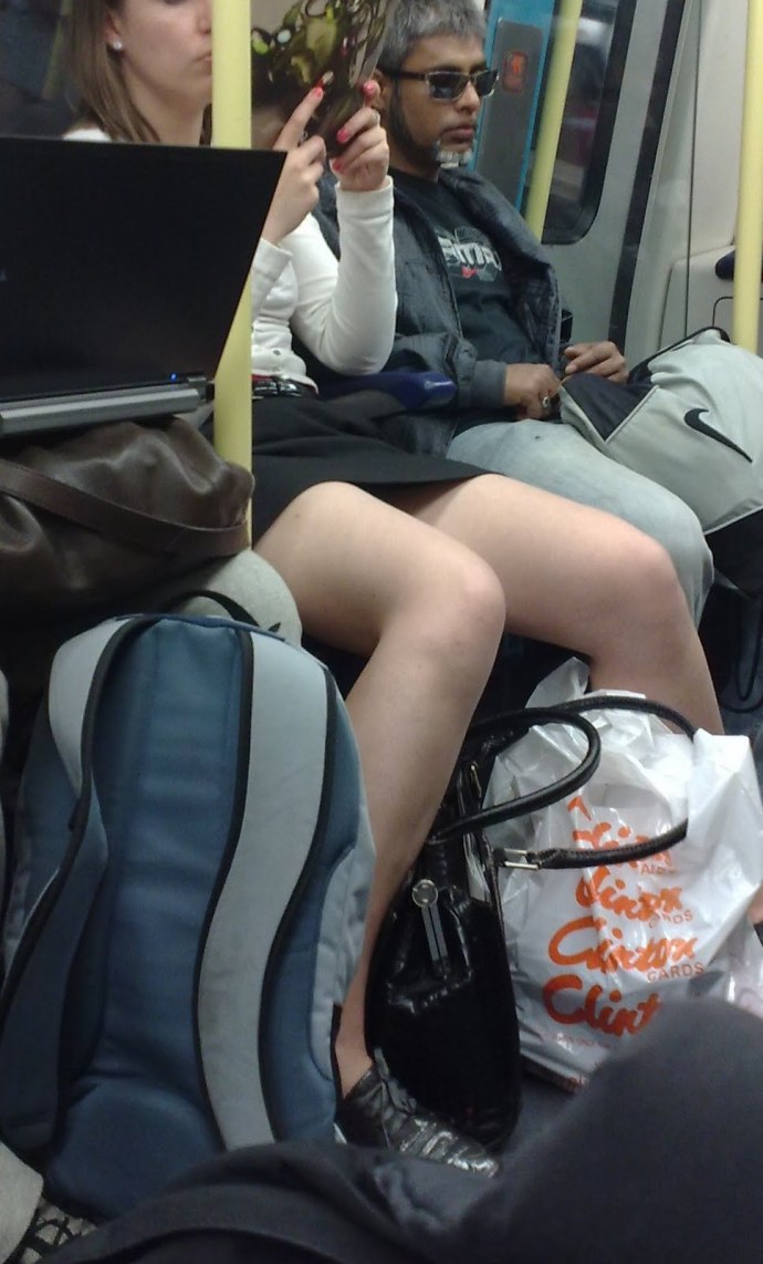 Под юбкой в метрополитене