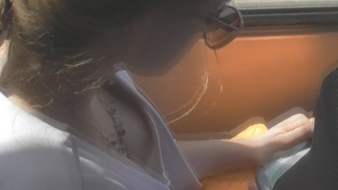 Под юбкой в общественном транспорте